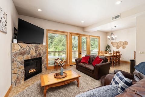 Popular Airbnb listing: Sierra Escape | Game Room Fun + Fire Pit Nights in Shaver Lake