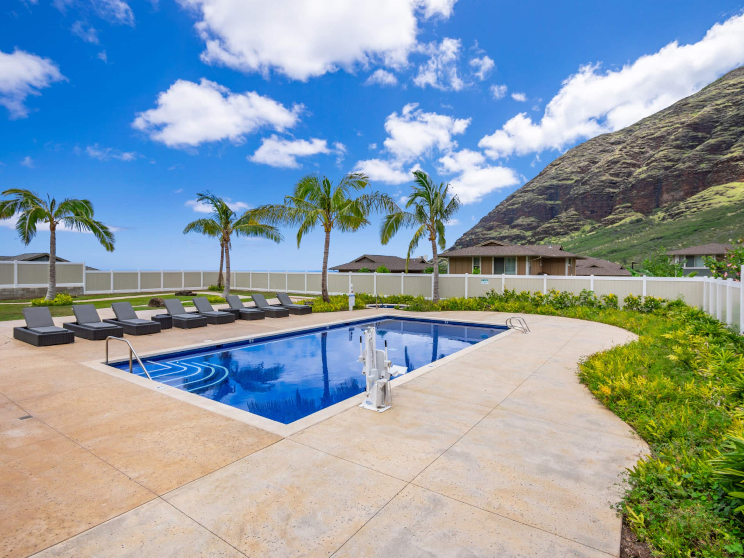 Home in Makaha Valley · ★5.0 · 4 bedrooms · 5 beds · 2.5 private baths - Image 6