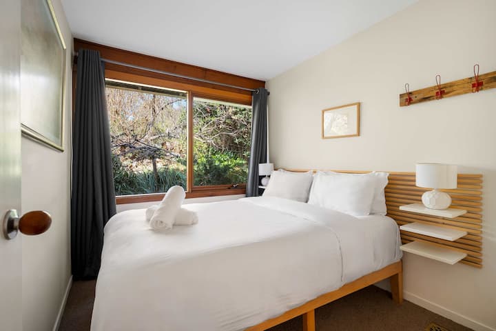 Blue Mountains Bush Cottage - Views & Outdoor Bath - Wentworth Falls