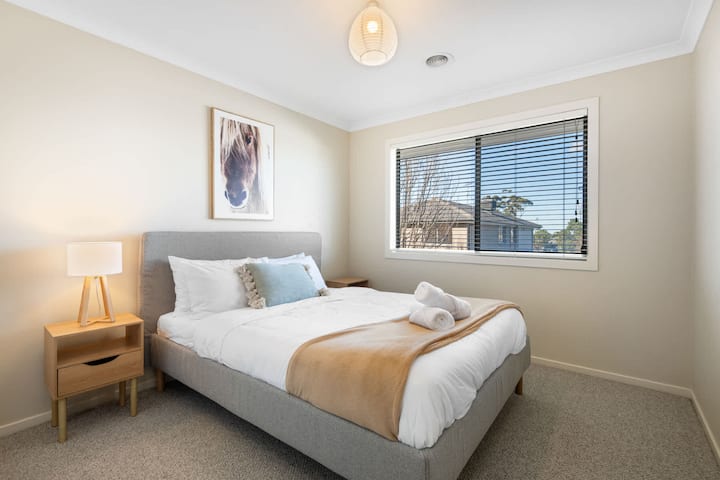 ห้องนอนที่ 4 - เตียงควีนไซส์ 