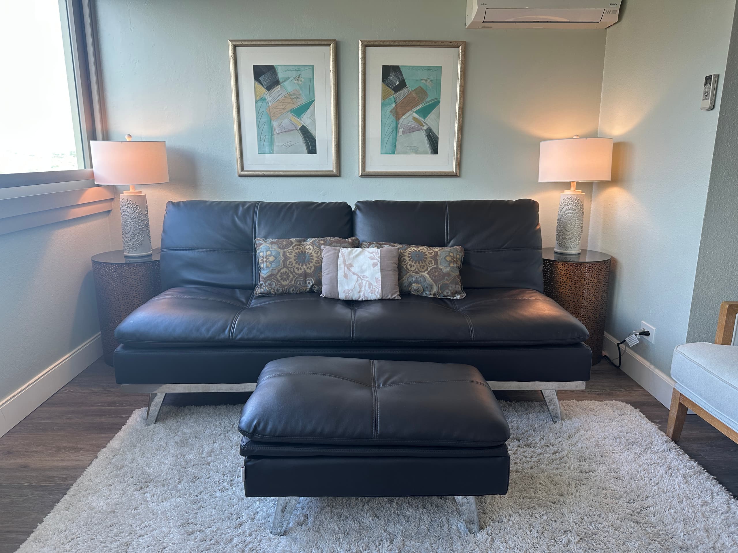 Condo in Honolulu · ★4.94 · 1 bedroom · 2 beds · 1 private bath - Image 2