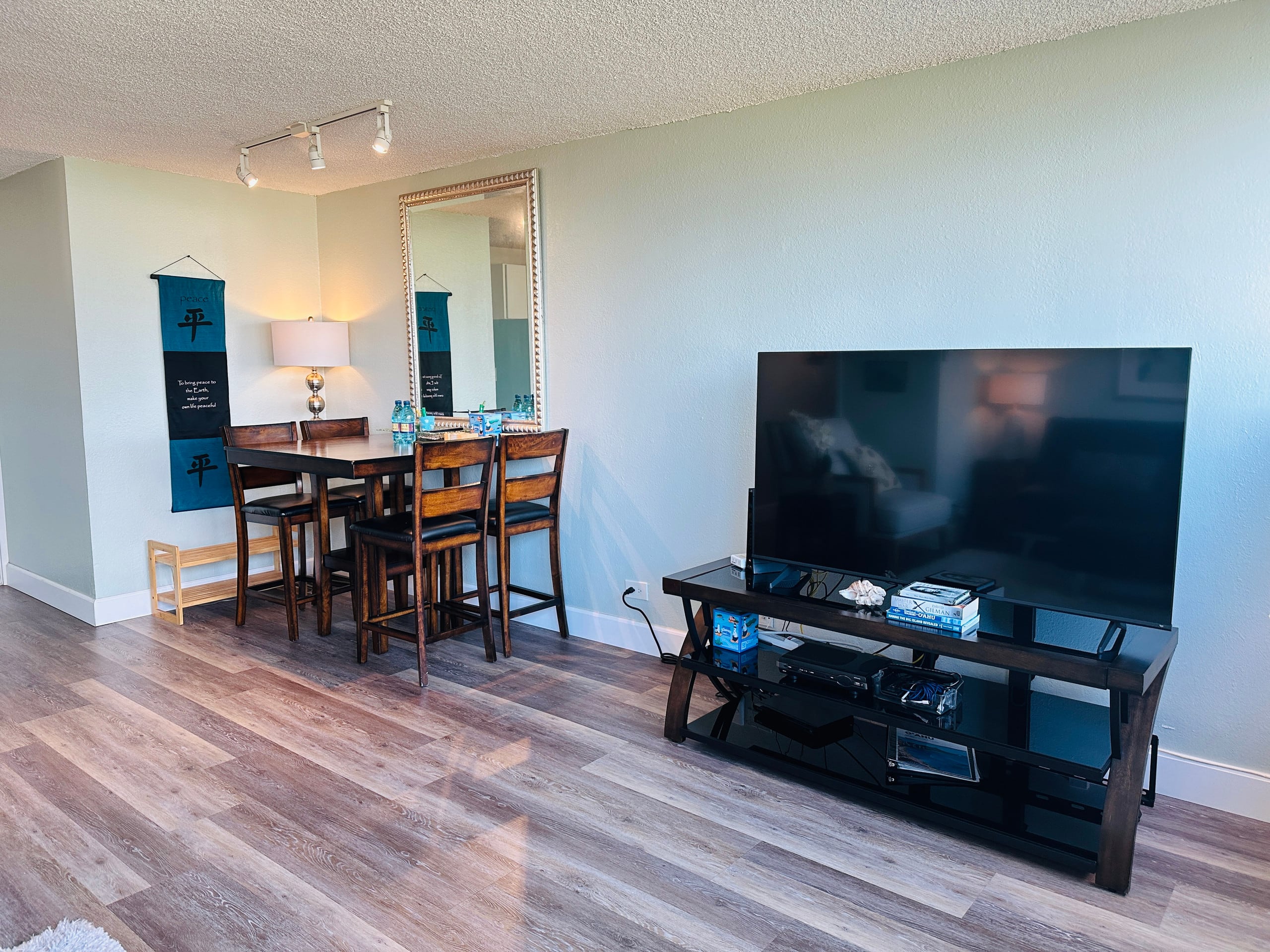 Condo in Honolulu · ★4.94 · 1 bedroom · 2 beds · 1 private bath - Image 13