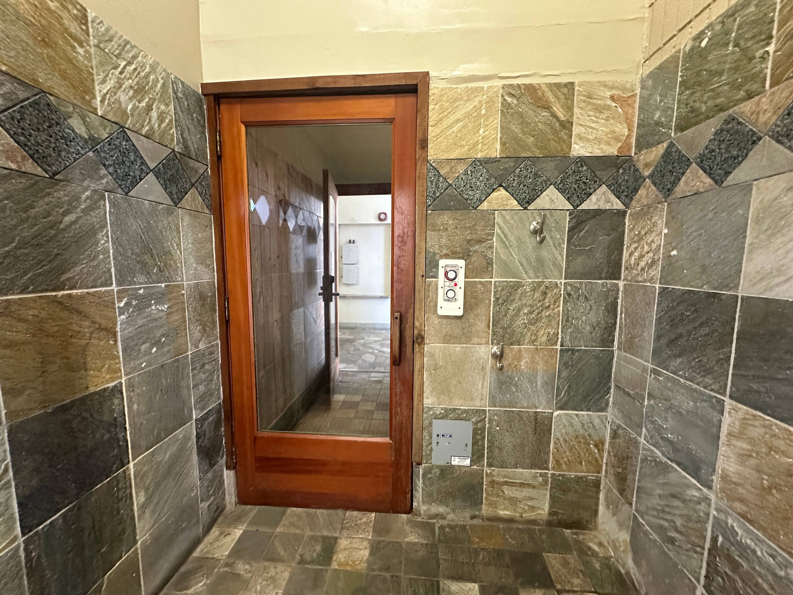 Condo in Honolulu · ★4.94 · 1 bedroom · 2 beds · 1 private bath - Image 33