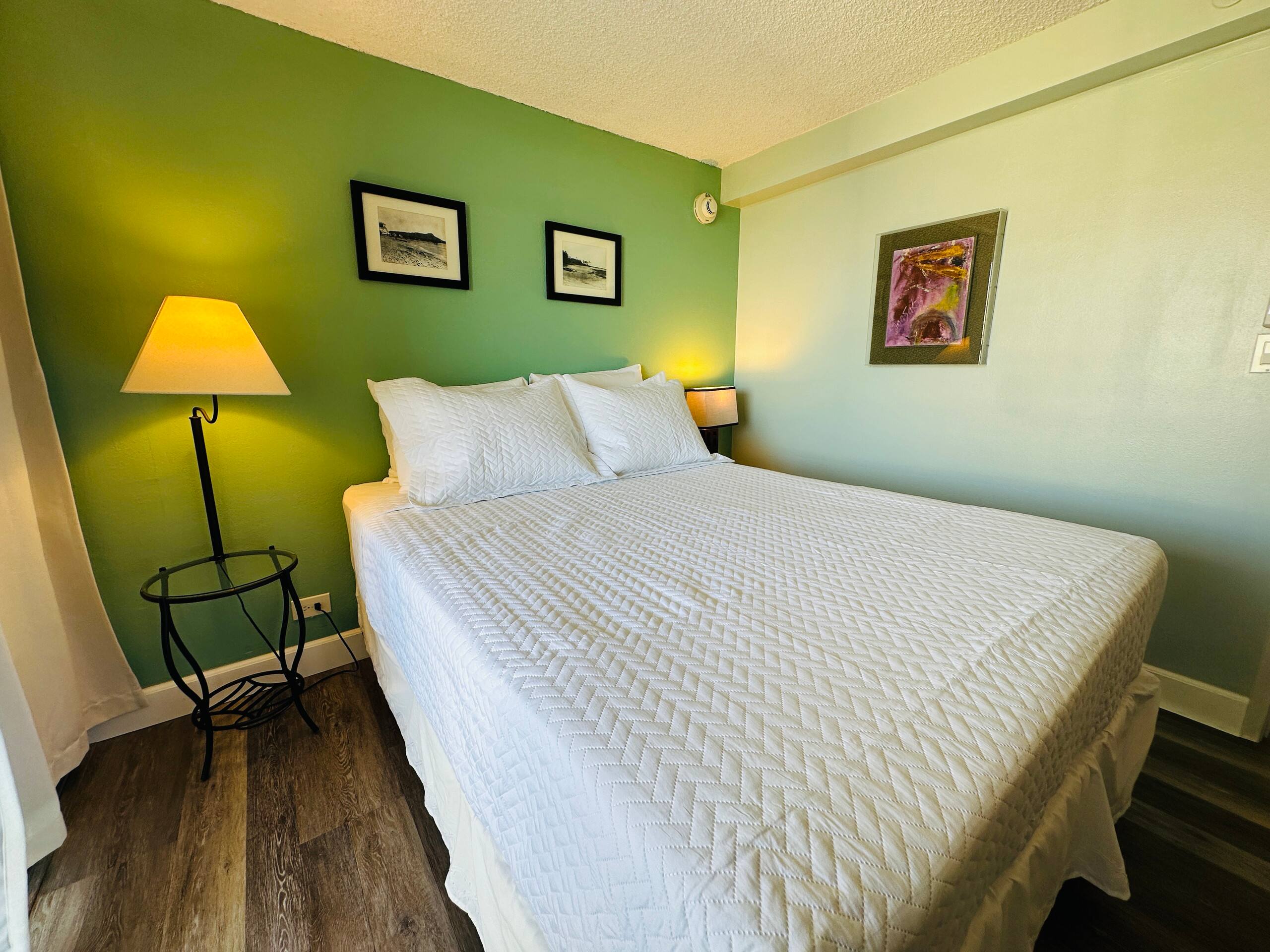 Condo in Honolulu · ★4.94 · 1 bedroom · 2 beds · 1 private bath - Image 17