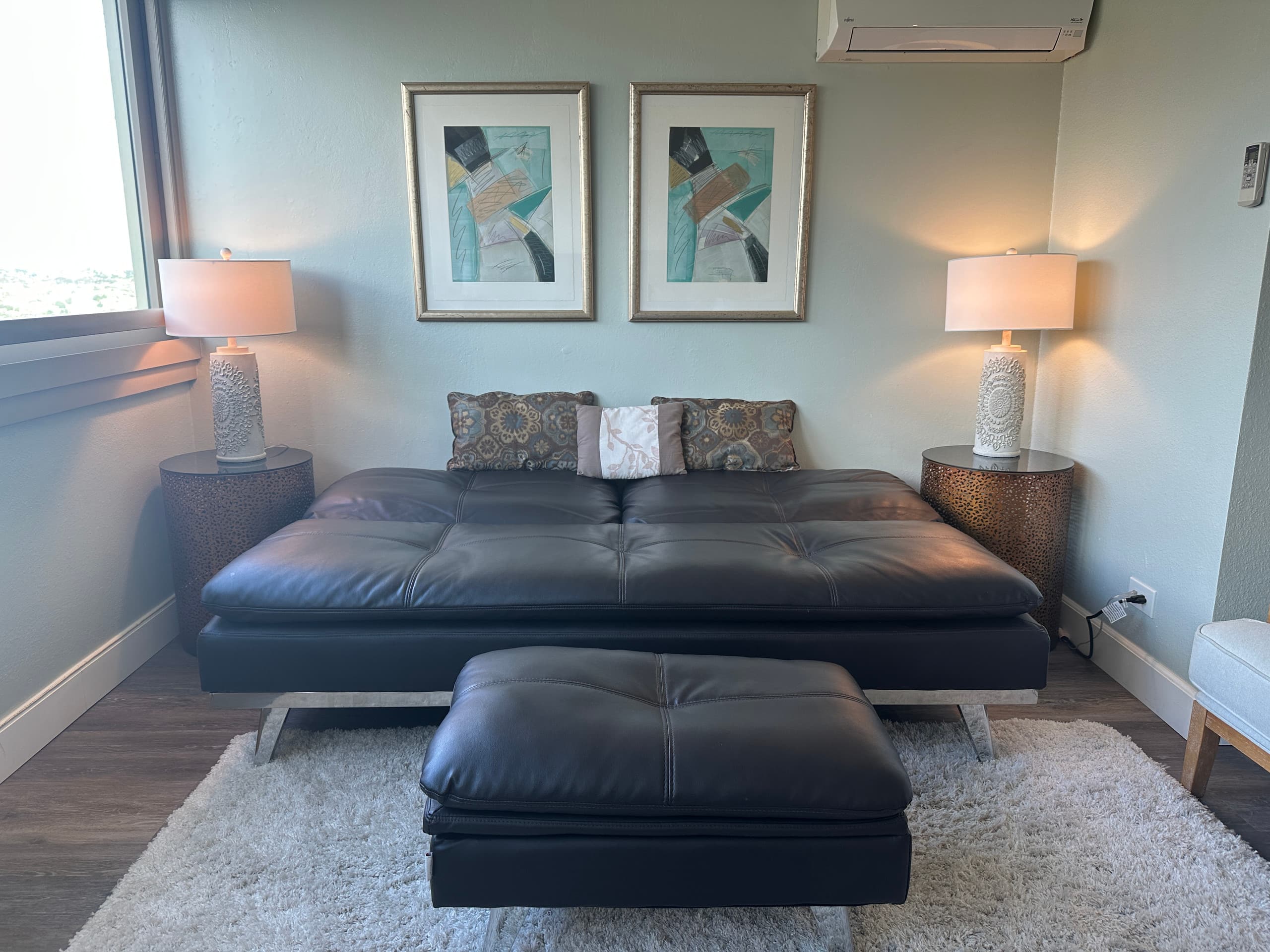 Condo in Honolulu · ★4.94 · 1 bedroom · 2 beds · 1 private bath - Image 5