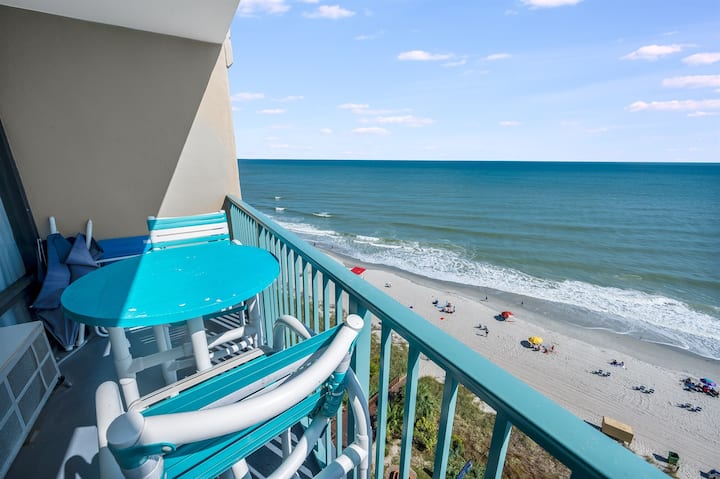 New Direct Oceanfront View Studio, Pools, Updated! - Myrtle Beach, SC