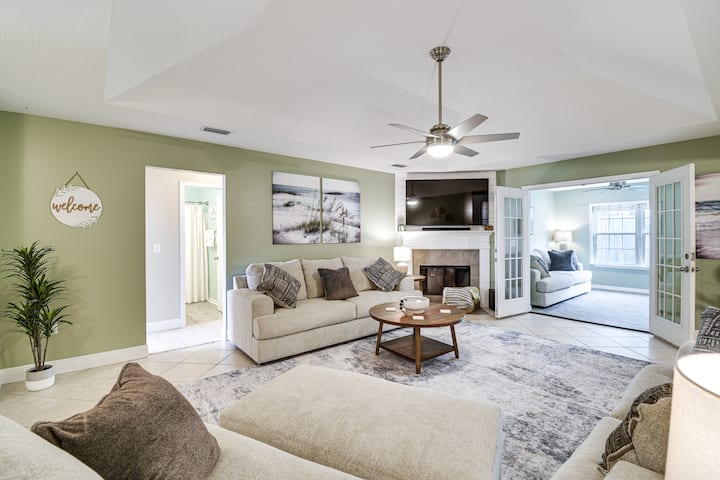 1 Mi To The Wharf: Home W/ Pool Access Near Beach! - Orange Beach, AL