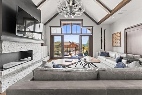 Luxurious Lakeview 5 Bed / 6 Bath Loft