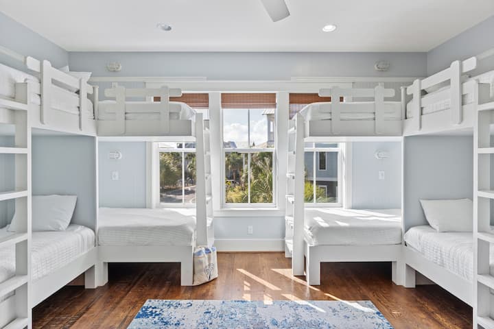 ห้องนอนที่ 5 มีเตียงสองชั้นขนาดเล็ก 4 ชุด (ชั้น 2)