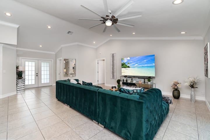 La Dolce Vita: Your Waterfront Jackpot - Fort Myers, FL