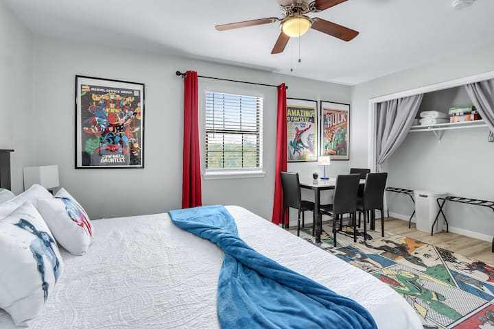 U prostoriji se nalazi prostor za sjedenje