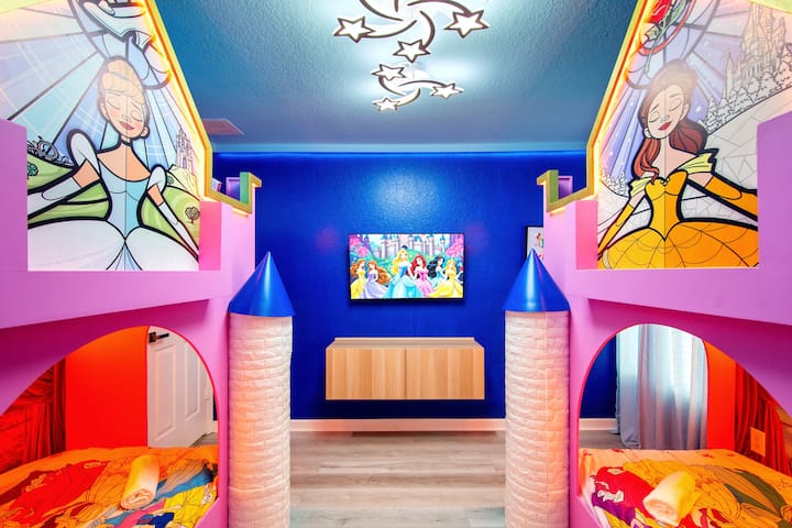 Mario, Mickey & Jedi Arcade Villa w/ Themed Rooms - Houses for