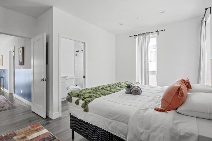 085-3987 1_4 Dalton Avenue