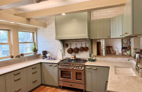 Top performing Airbnb: Beautiful Historic Home in Monte Vista in Monte Vista