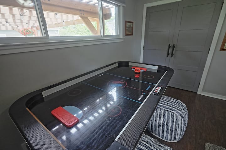 אייר הוקי זמין רק עם השכרת הבית כולו