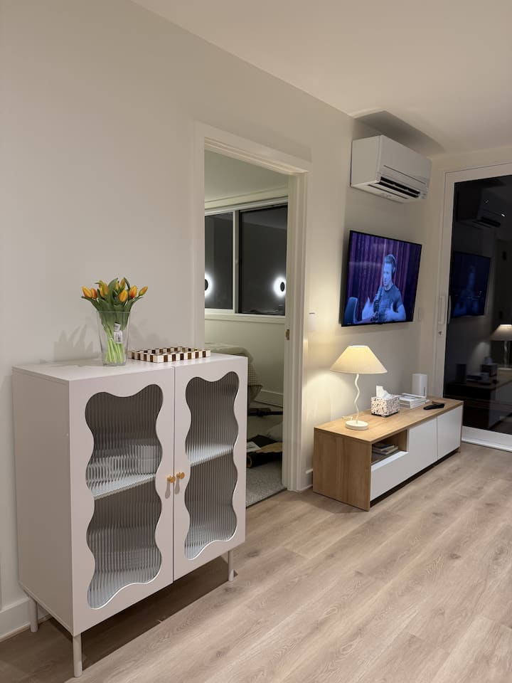 Luxury Lakeside Landing - Queenstown