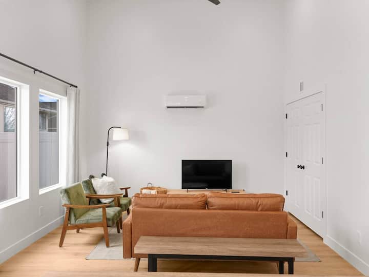 Modern & Cozy Retreat | New Home - West Jordan, UT