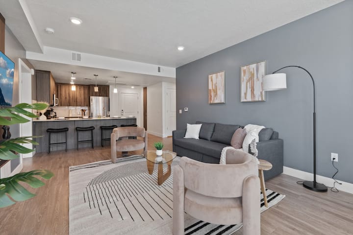 Stylish 2-bed, 2-bath In Downtown Slc With Balcony - Salt Lake City, UT