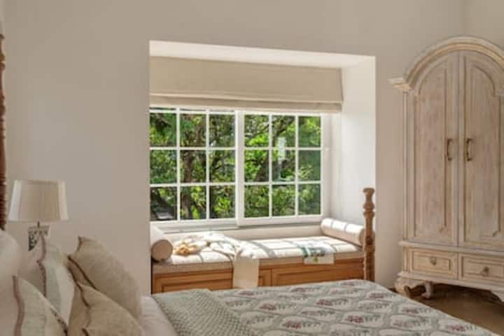 Bedroom 1 image 4
