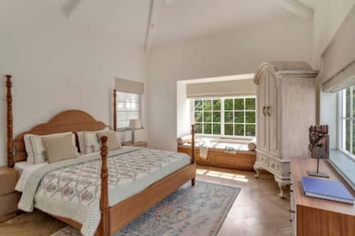 Bedroom 1 image 2