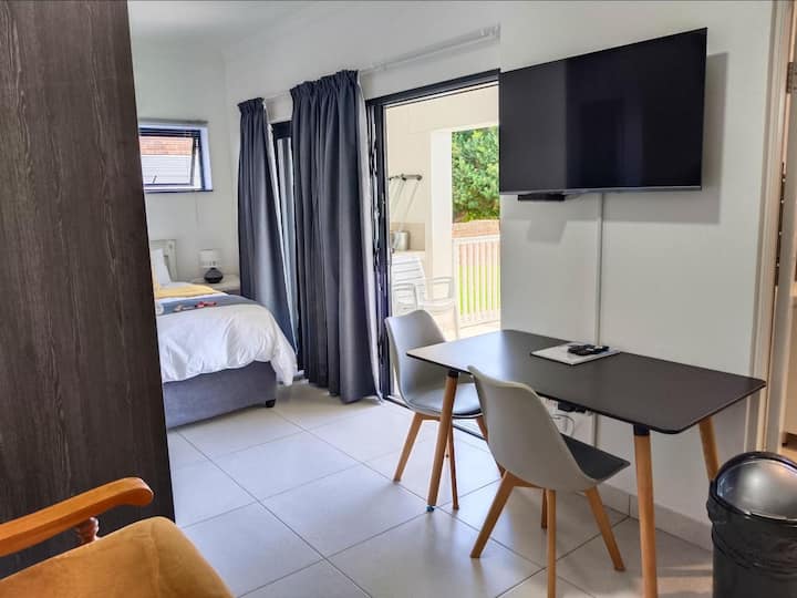 Serenity Suite | Rusticdune | Patio Wbbq N Beach - Jeffreys Bay