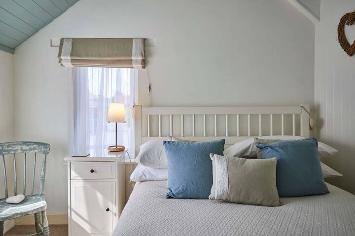 Pebble Cottage, Corpusty - เจ้าของที่พักและการเข้าพัก