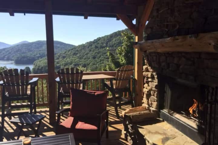 Dog Friendly Cabin W/ Hot Tub, Views & Game Room - Blue Ridge, GA