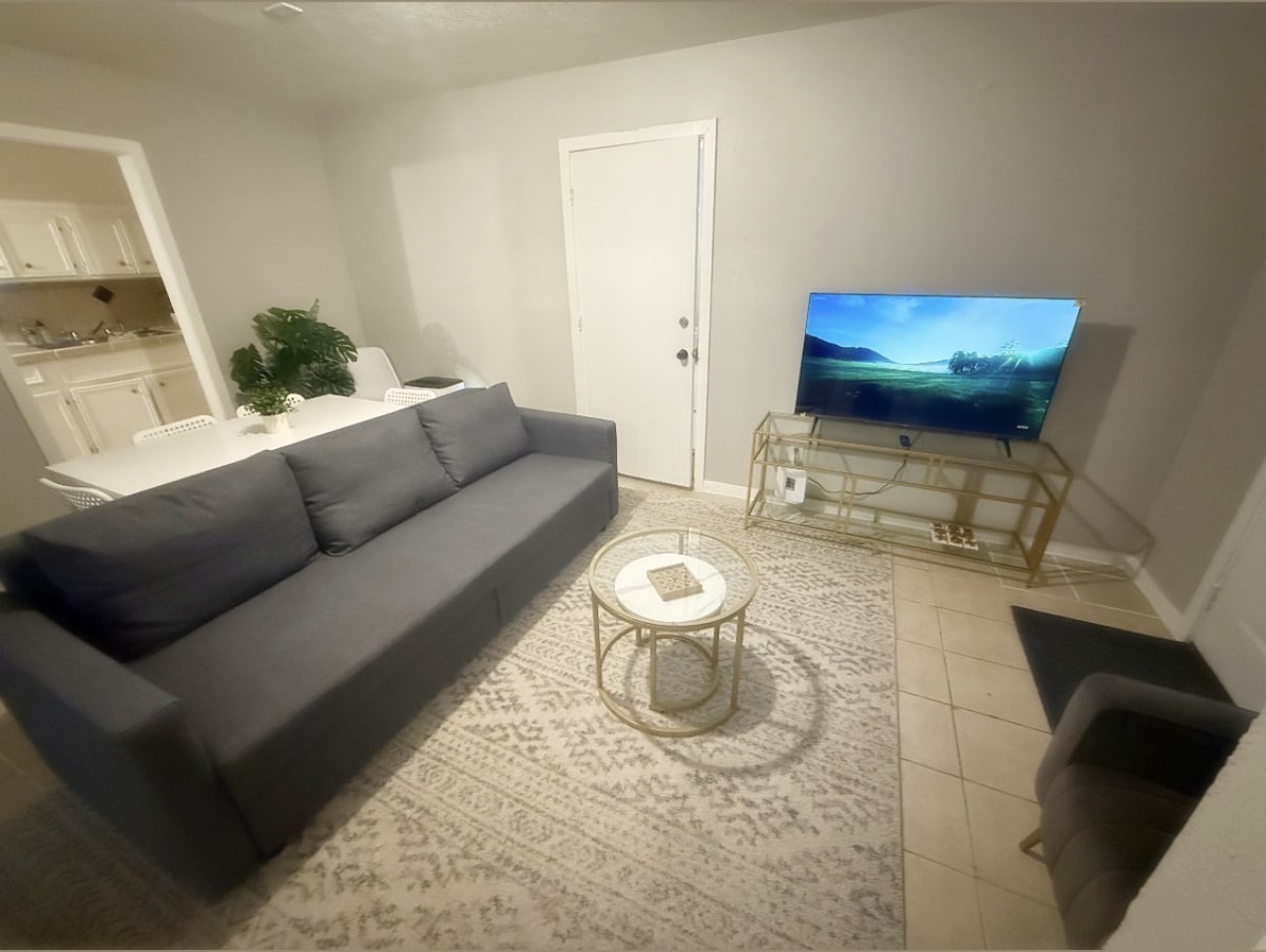 Popular Airbnb listing: Cozy 3BR•WiFi+Free Parking•Near IAH-DT- #PASS in Northside / Northline