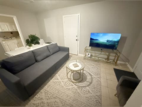 Popular Airbnb listing: Cozy 3BR•WiFi+Free Parking•Near IAH-DT- #PASS in Northside / Northline