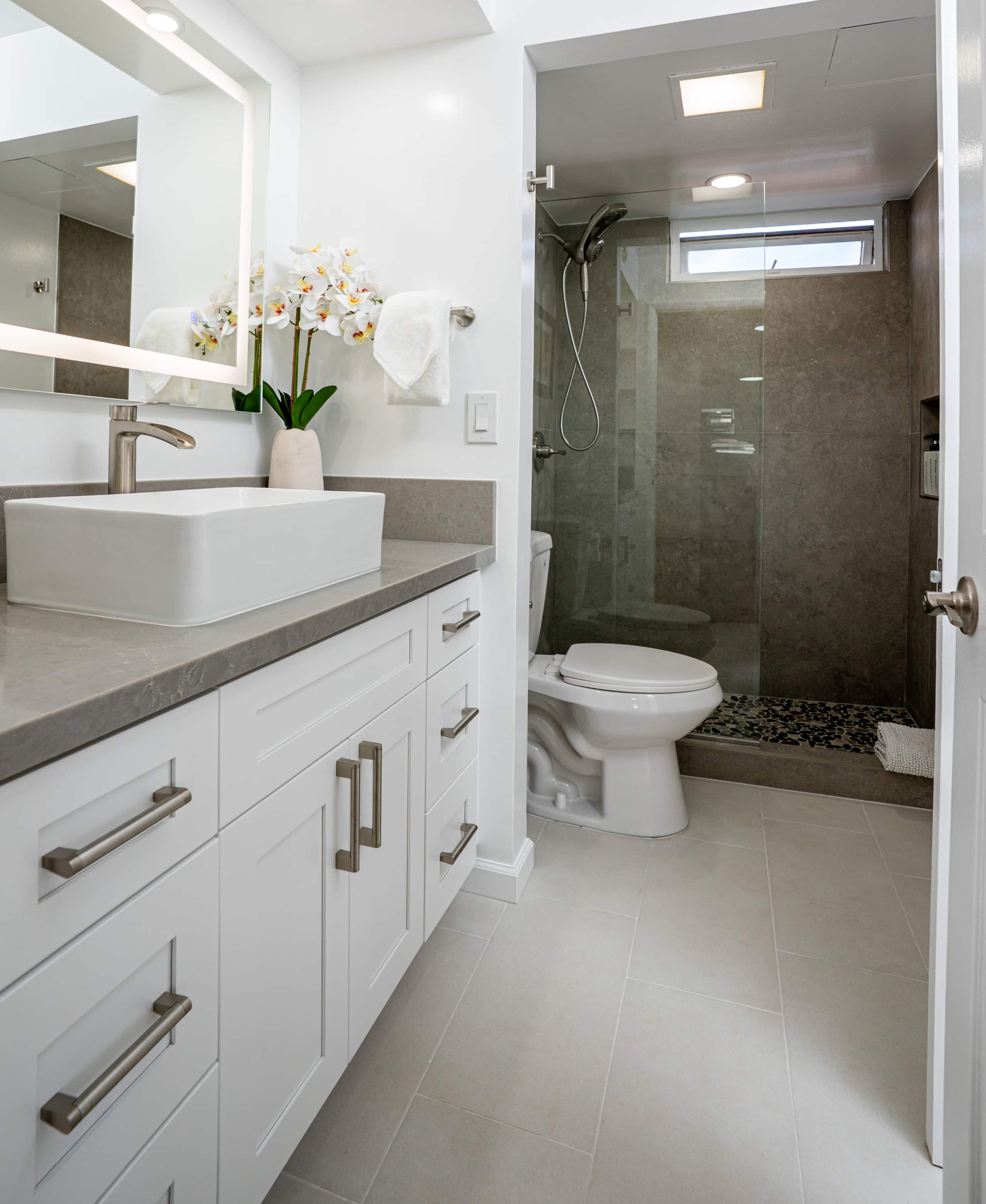 Newly Remodeled, Ocean Views, Free Parking - Image 24
