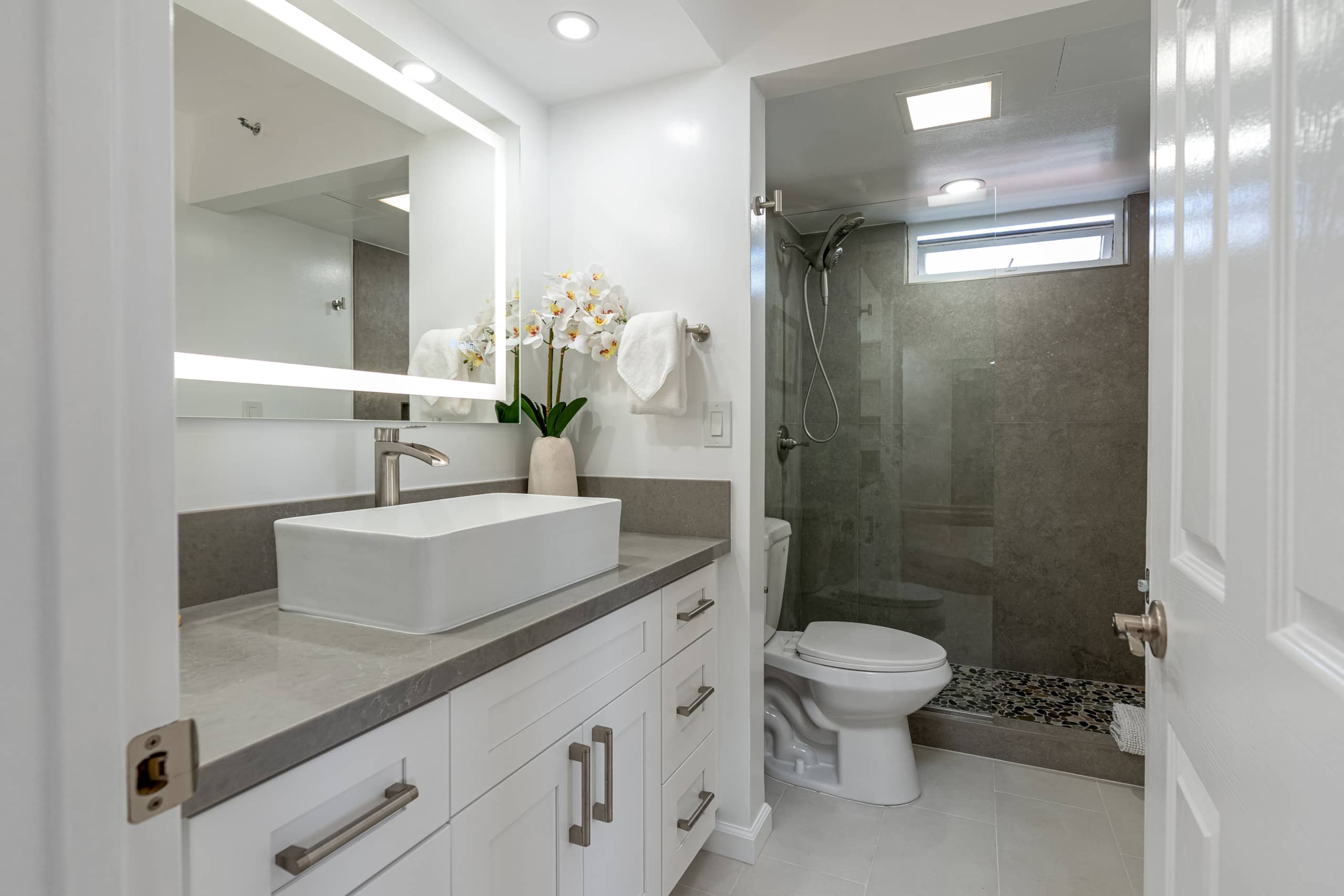 Newly Remodeled, Ocean Views, Free Parking - Image 21