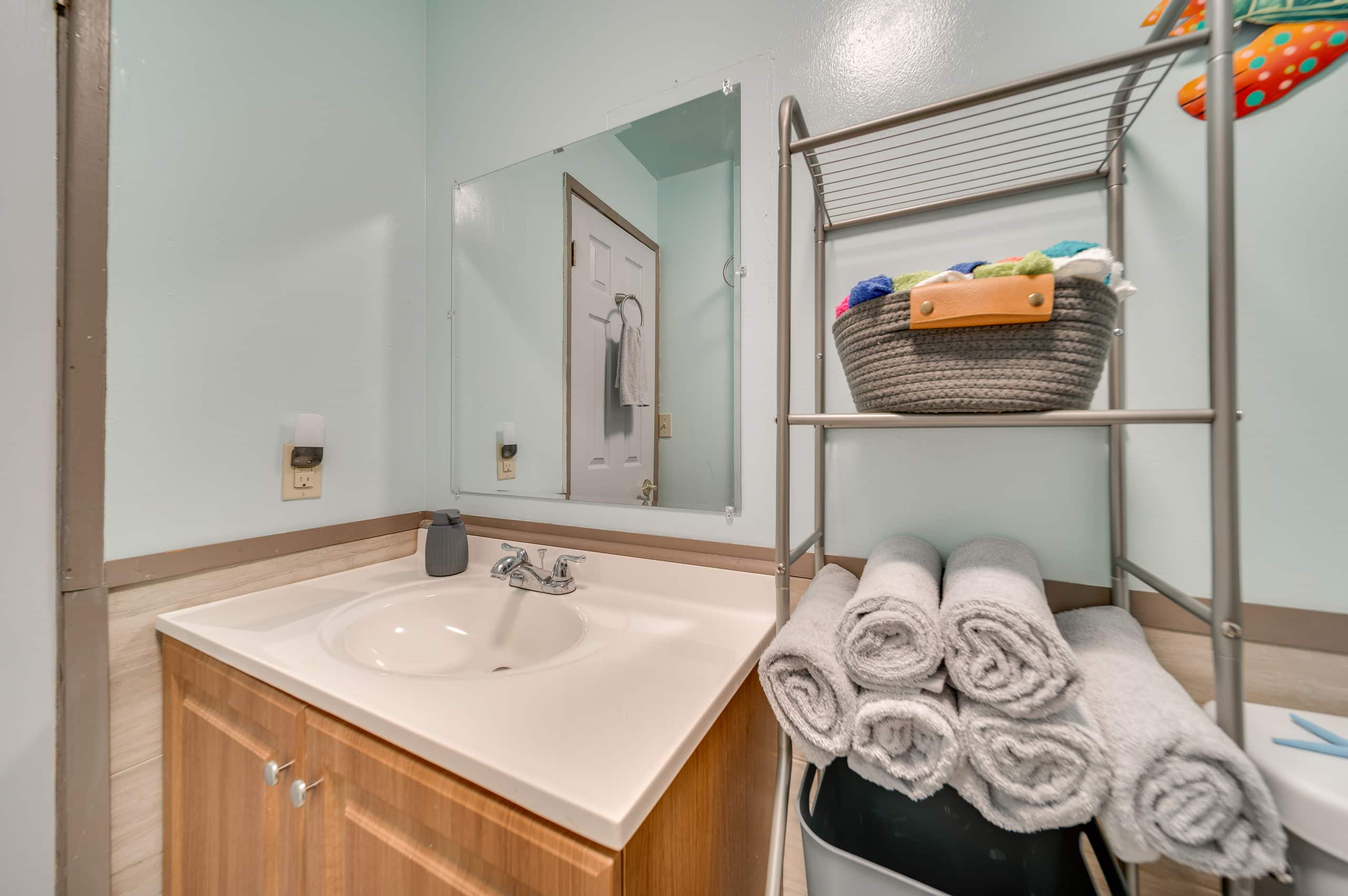 Condo in Hilo · ★4.77 · 2 bedrooms · 3 beds · 1 private bath - Image 14