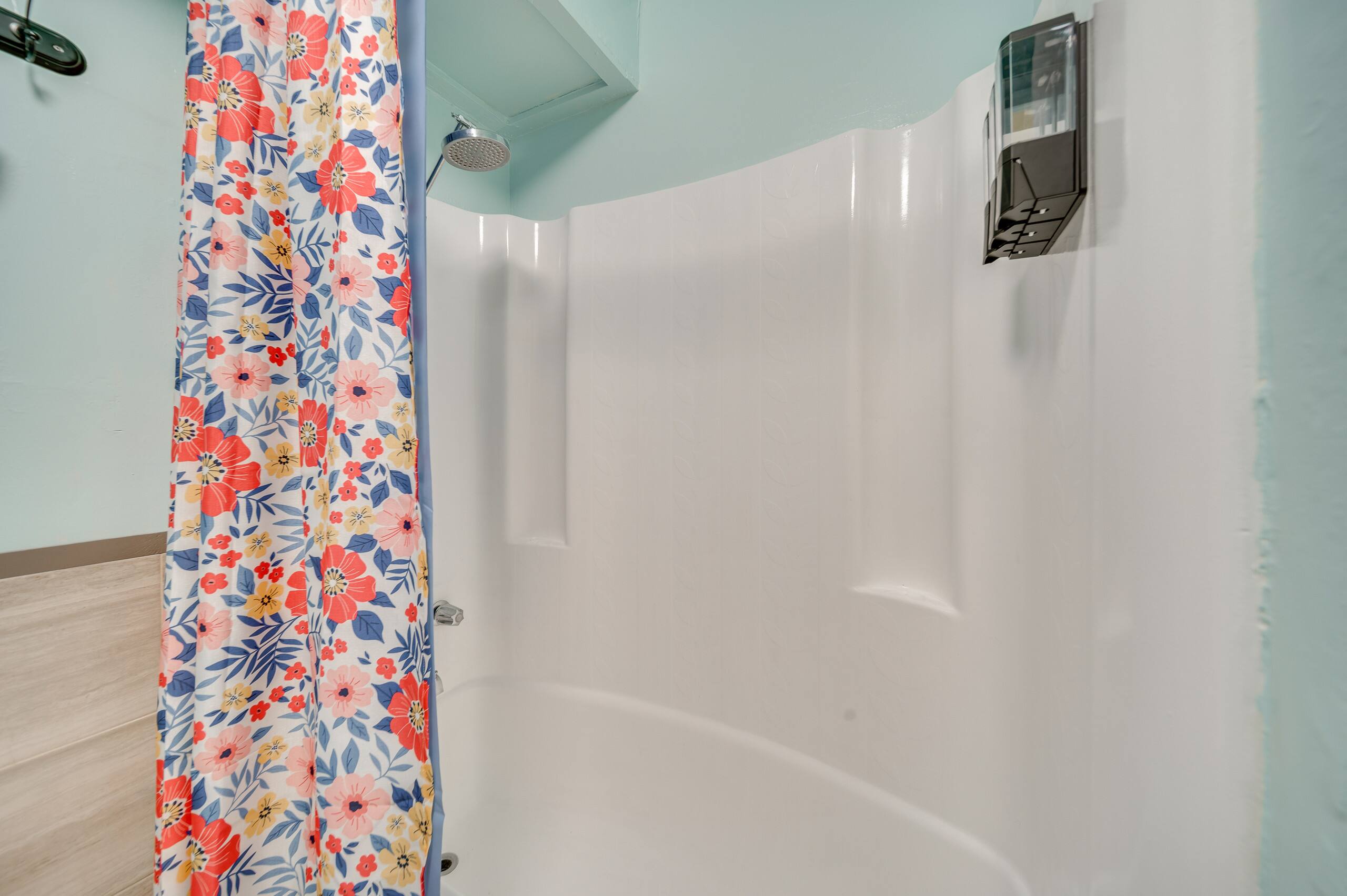 Condo in Hilo · ★4.77 · 2 bedrooms · 3 beds · 1 private bath - Image 15