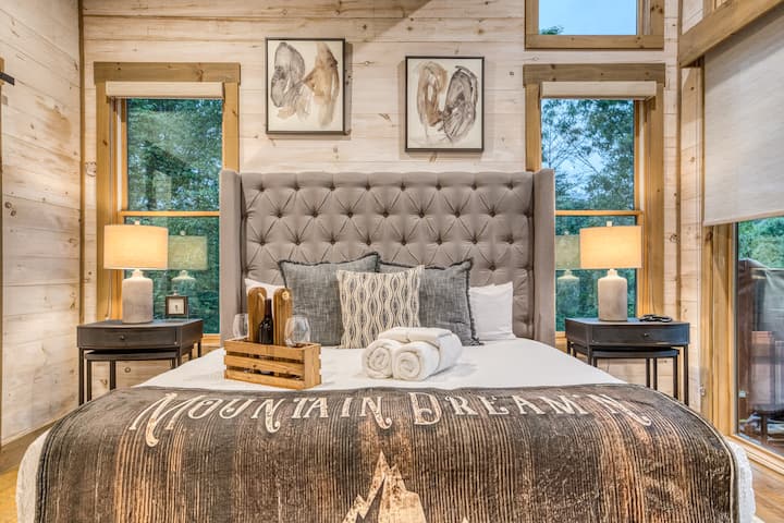 Mountain Dream’n- Modern, Dog Friendly, Hot Tub - Blue Ridge, GA