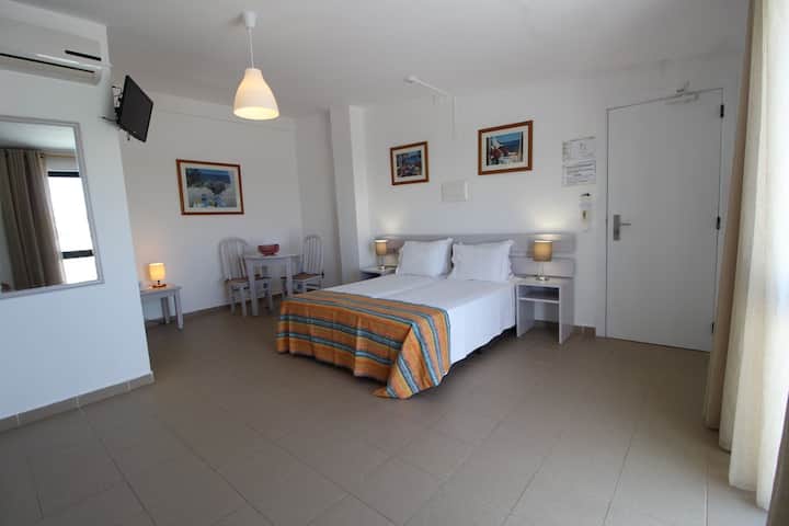 Serene Escape W/ Pool Views & Beach Closeby - Albufeira