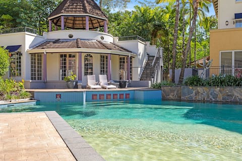 Lakeside Luxe Resort I 2BR I Pool I BBQ I Spa Bath