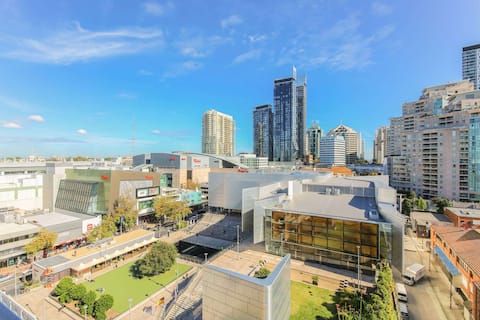 free parking great location 2 bds apt chatswood