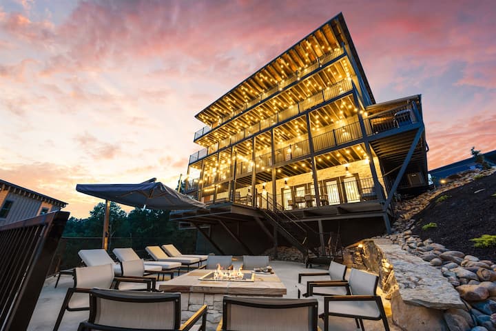 8BR Cabin Sleeps 26 | Indoor Pool + Gym + Yoga