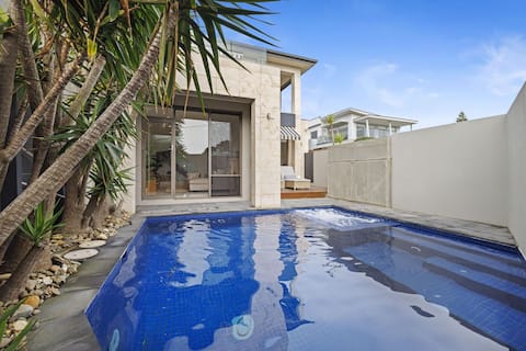 Mornington Beachfront Pool, Spa & Rooftop Sunsets