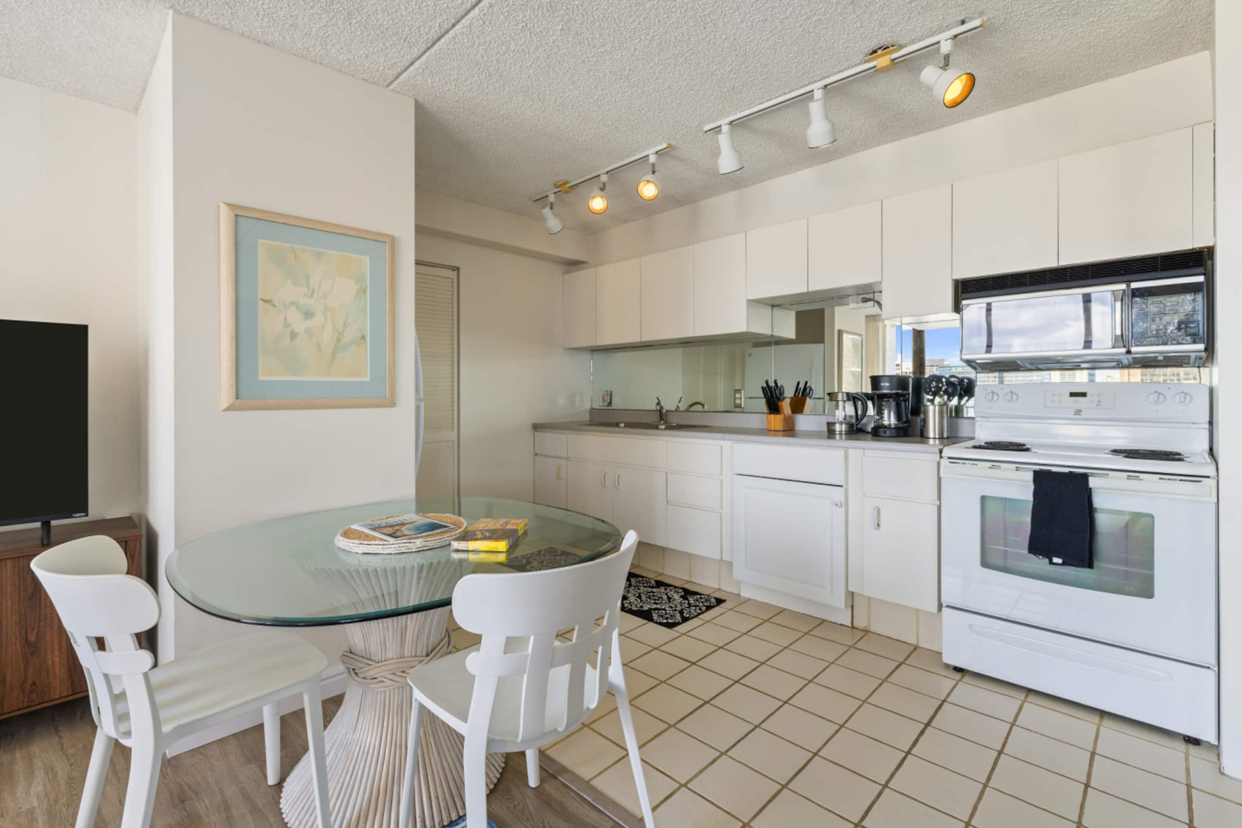 Condo in Honolulu · ★4.73 · 1 bedroom · 1 bed · 1 private bath - Image 15
