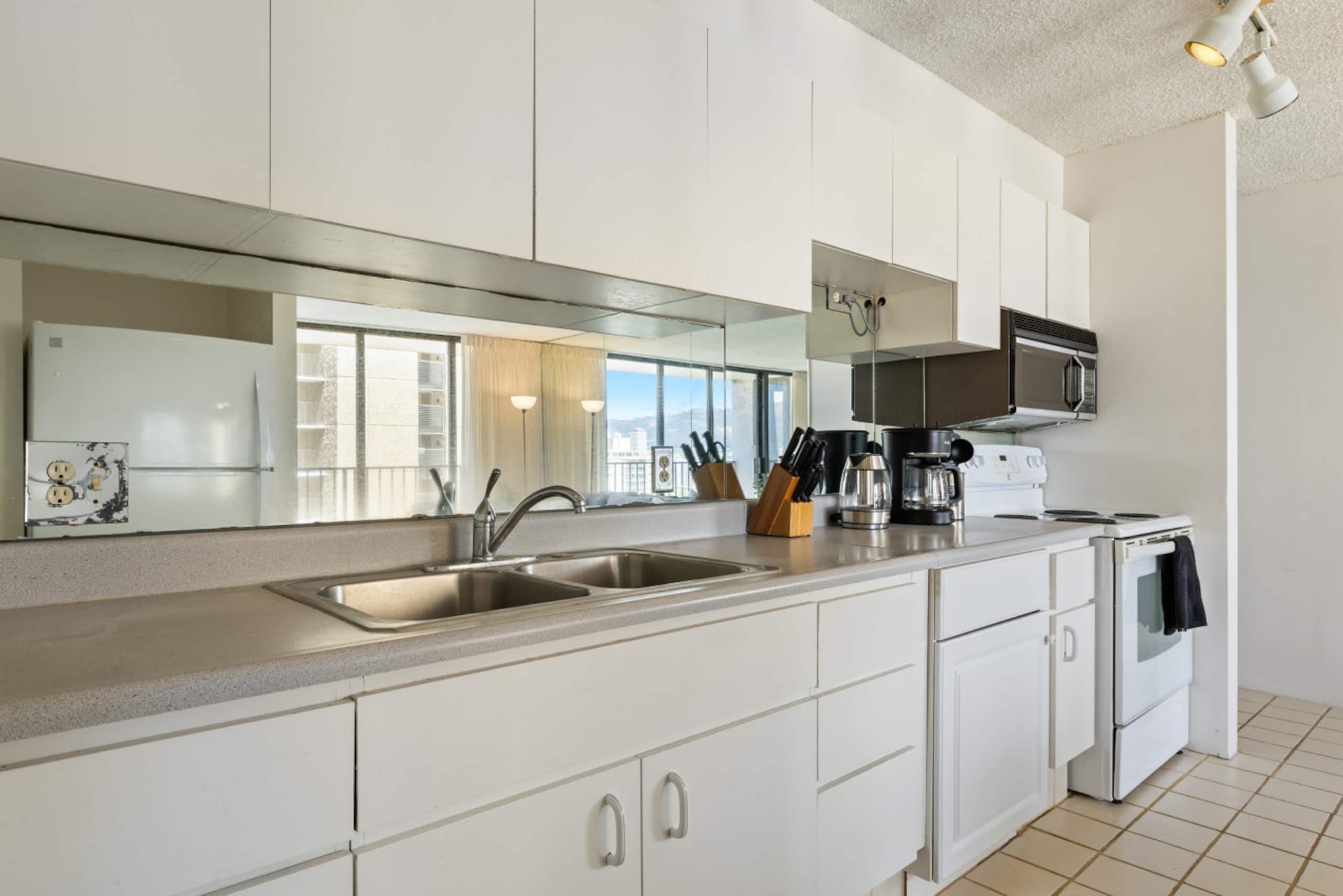 Condo in Honolulu · ★4.73 · 1 bedroom · 1 bed · 1 private bath - Image 14