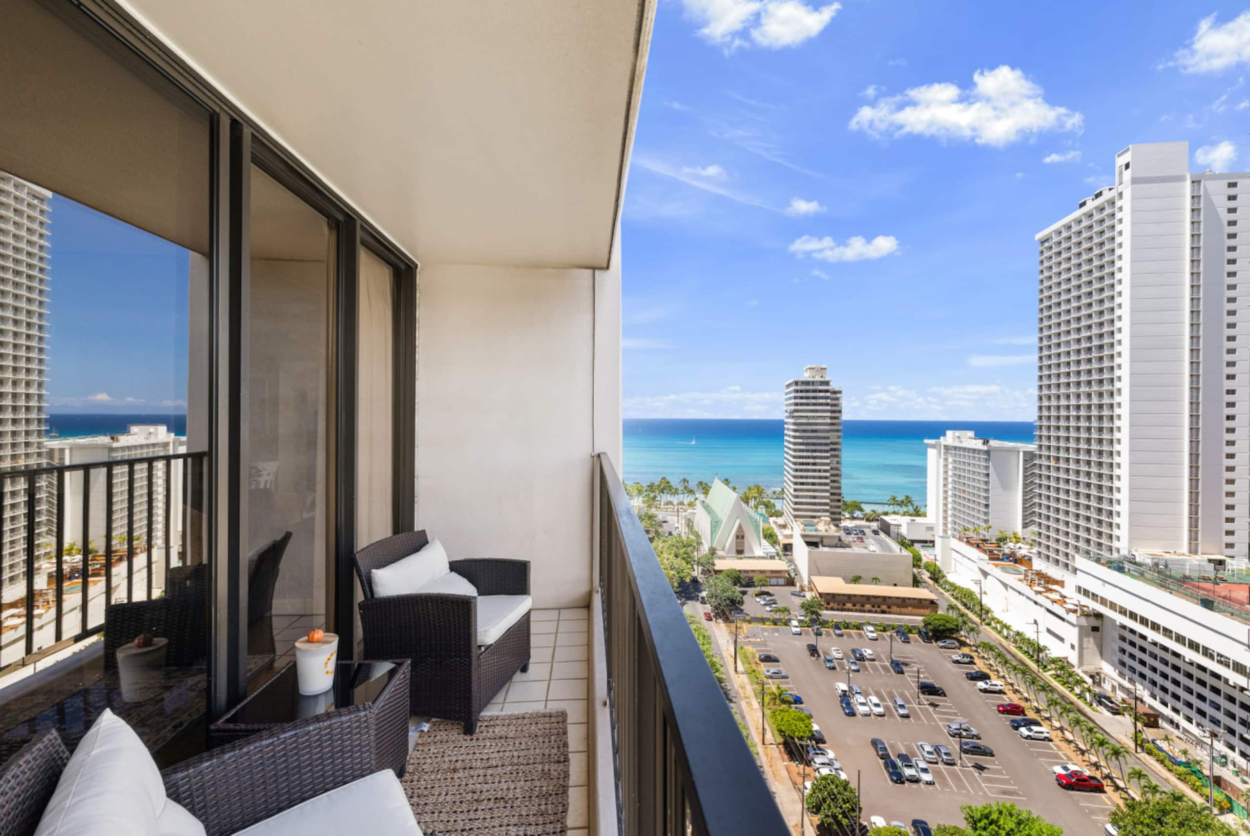 Condo in Honolulu · ★4.73 · 1 bedroom · 1 bed · 1 private bath - Image 2