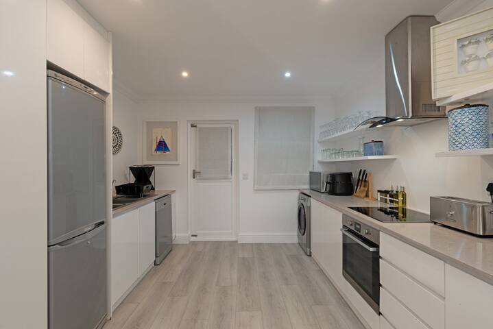 Elegant Coastal Villa with Ocean Views gallery image 2