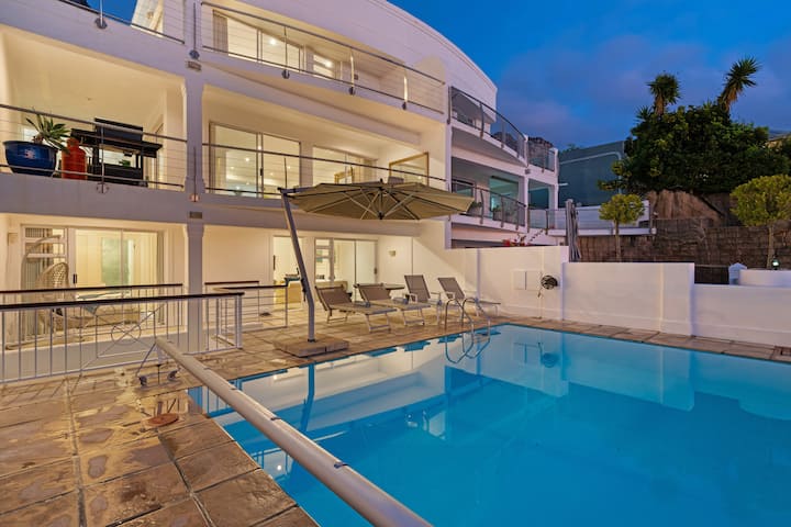 Elegant Coastal Villa With Ocean Views - Cape Town