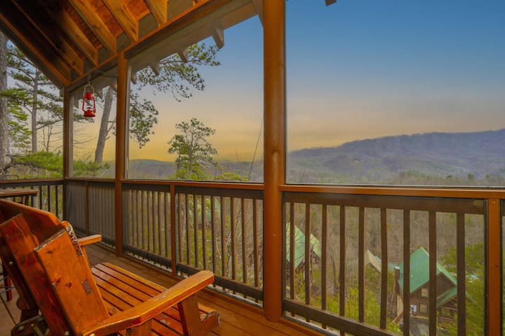 Highbearnation:mtnviews*games*hottub*wifi*respool - Pigeon Forge, TN