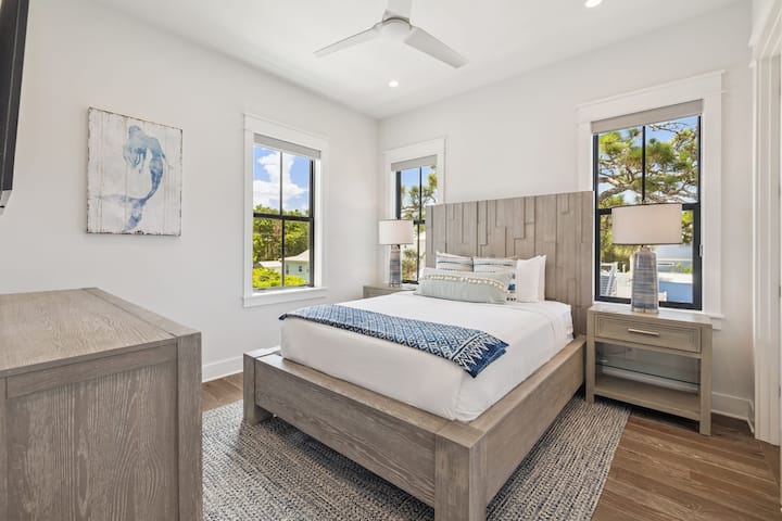 2nd Floor - Queen Guest Suite