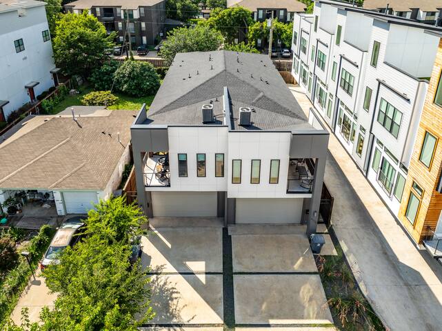 Epic Dallas Getaway | 6BR + Dual Game Rooms gallery image 2