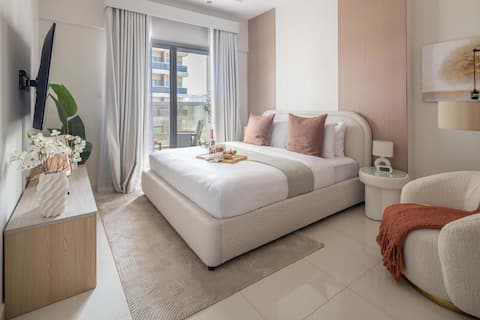 Popular Airbnb listing: Minimalist Studio in Hera Tower, Dubai Sports City in Al Hebiah Fourth