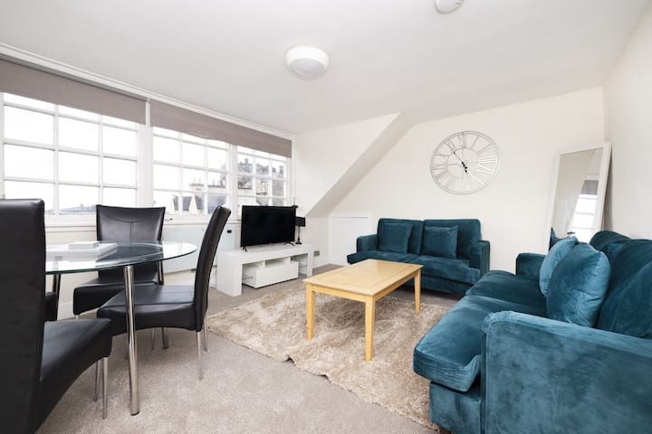Cosy flat near Edinburgh Castle