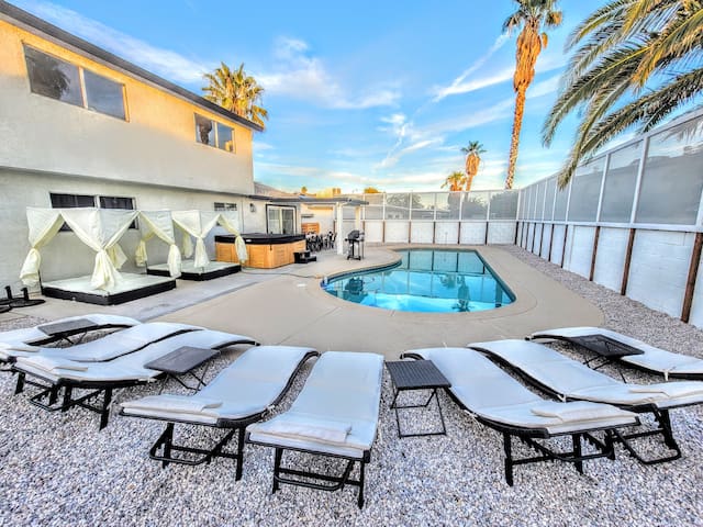 Vegas Haven w Pool/Spa: mins to LV-Strip/S Valley